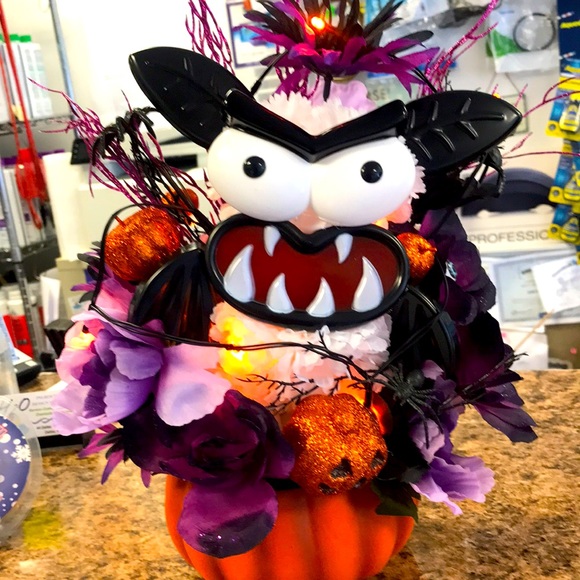 Halloween! Artificial flower arrangement - Picture 1 of 2